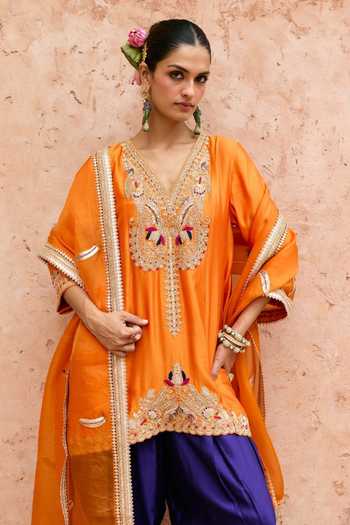 Shop Vinita Bhansali Orange , Organza V-neck Aarika Embroidered Short Kurta Salwar Set Online at Aza Fashions Shop_Vinita Bhansali_Orange , Organza V-neck Aarika Embroidered Short Kurta Salwar Set _Online_at_Aza_Fashions