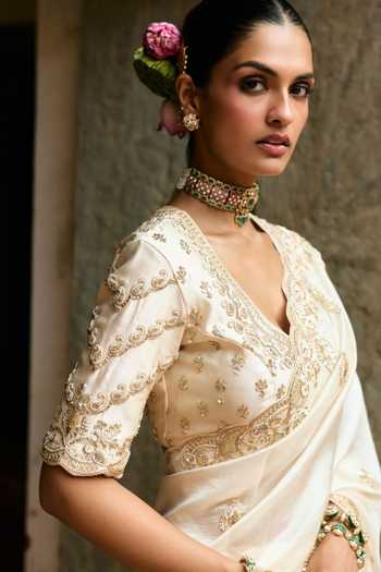 Vinita Bhansali Ivory Silk V-neck Mahira Embroidered Saree With Blouse Online at Aza Fashions Vinita Bhansali_Ivory Silk V-neck Mahira Embroidered Saree With Blouse _Online_at_Aza_Fashions