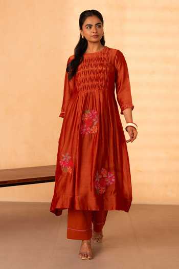 Gulabik Jaipur_Orange Chanderi Round Neck, Yes Chinar Handloom Kurta And Pant Set _Online_at_Aza_Fashions