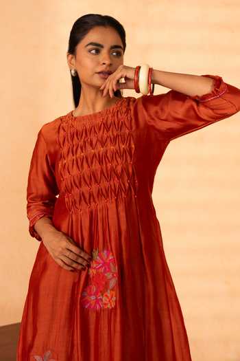 Shop_Gulabik Jaipur_Orange Chanderi Round Neck, Yes Chinar Handloom Kurta And Pant Set _Online_at_Aza_Fashions