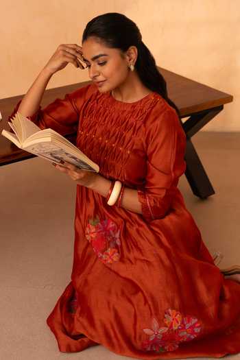 Gulabik Jaipur_Orange Chanderi Round Neck, Yes Chinar Handloom Kurta And Pant Set _at_Aza_Fashions