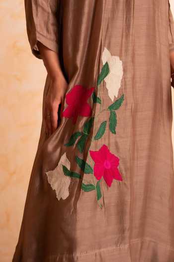 Gulabik Jaipur_Beige Chanderi Round Neck Shubha Handloom Kurta And Pant Set _at_Aza_Fashions
