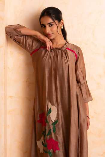 Buy_Gulabik Jaipur_Beige Chanderi Round Neck Shubha Handloom Kurta And Pant Set 