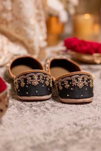 Coral Haze Zivah Hand Embroidered Juttis 
