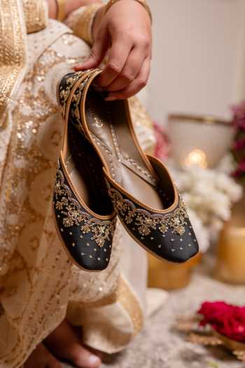 Coral Haze_Black Zivah Hand Embroidered Juttis _Online_at_Aza_Fashions