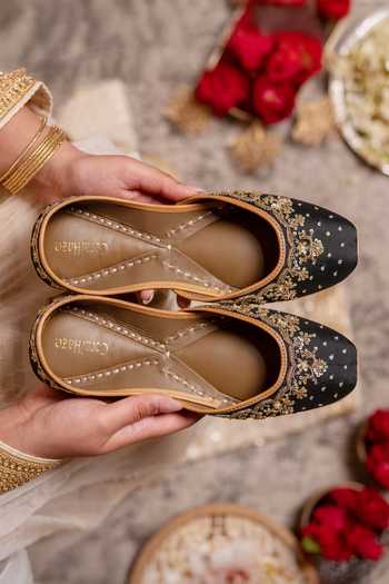 Buy_Coral Haze_Black Zivah Hand Embroidered Juttis _Online_at_Aza_Fashions