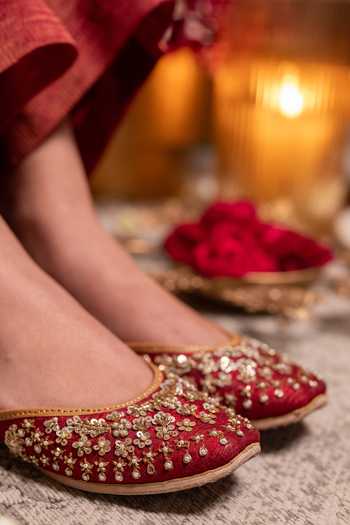 Coral Haze_Gold Alizeh Hand Embroidered Juttis _Online_at_Aza_Fashions