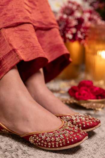 Coral Haze Alizeh Hand Embroidered Juttis 