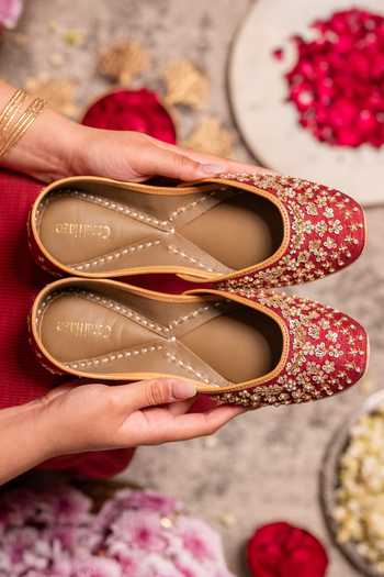 Buy_Coral Haze_Gold Alizeh Hand Embroidered Juttis _Online_at_Aza_Fashions