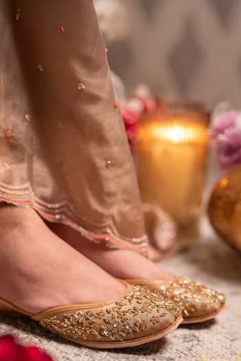 Coral Haze Gold Areej Hand Embroidered Juttis Online at Aza Fashions Coral Haze_Gold Areej Hand Embroidered Juttis _Online_at_Aza_Fashions