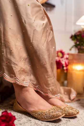 Coral Haze Areej Hand Embroidered Juttis 