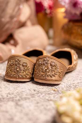 Coral Haze Areej Hand Embroidered Juttis 
