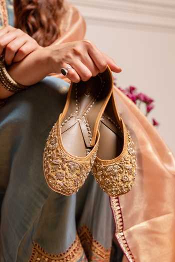 Buy_Coral Haze_Gold Zunaira Hand Embroidered Juttis _Online_at_Aza_Fashions
