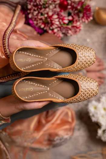 Coral Haze Gold Fariya Zari Motif Juttis Online at Aza Fashions Coral Haze_Gold Fariya Zari Motif Juttis _Online_at_Aza_Fashions