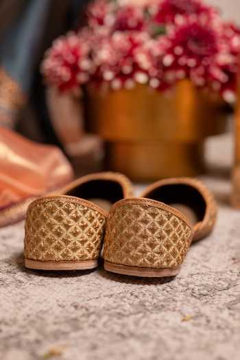 Coral Haze Fariya Zari Motif Juttis 