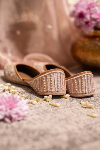Coral Haze Ayra Embroidered Juttis 