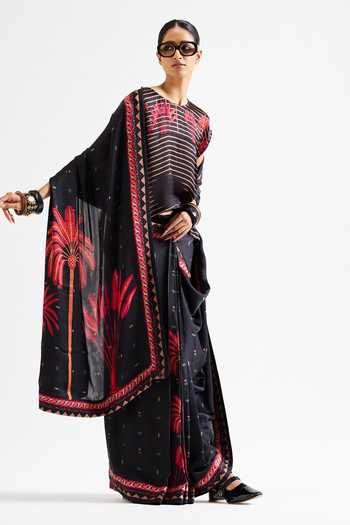 Issa Studio By Chetana & Swathi Black Georgette, Satin Round Neck Varya Printed Saree With Crop Top Online at Aza Fashions Issa Studio By Chetana & Swathi_Black Georgette, Satin Round Neck Varya Printed Saree With Crop Top _Online_at_Aza_Fashions