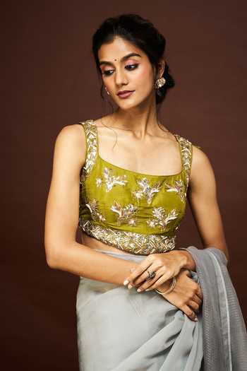 Issa Studio By Chetana & Swathi_Grey Silk Organza Square Neck Adila Saree With Embroidered Blouse _at_Aza_Fashions