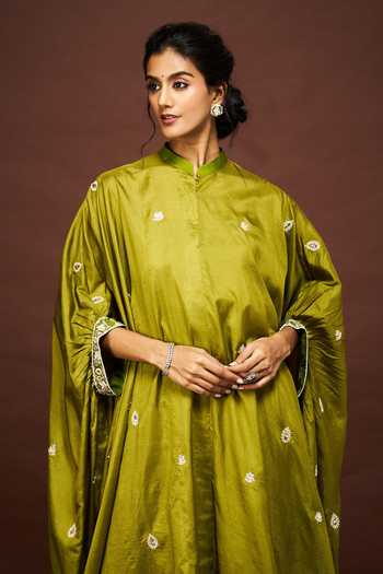 Buy Issa Studio By Chetana & Swathi Green Silk, Satin Mandarin Collar Saira Embroidered Kaftan And Palazzo Set Online at Aza Fashions Buy_Issa Studio By Chetana & Swathi_Green Silk, Satin Mandarin Collar Saira Embroidered Kaftan And Palazzo Set _Online_at_Aza_Fashions