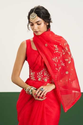 Buy Issa Studio By Chetana & Swathi Gold Silk, Organza Zari Sweetheart Rebecca Saree Set With Embroidered Corset Online at Aza Fashions Buy_Issa Studio By Chetana & Swathi_Gold Silk, Organza Zari Sweetheart Rebecca Saree Set With Embroidered Corset _Online_at_Aza_Fashions