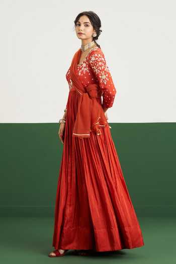 Issa Studio By Chetana & Swathi Rust Silk, Net Sweetheart Neck Katie Pleated Embroidered Anarkali With Dupatta Online at Aza Fashions Issa Studio By Chetana & Swathi_Rust Silk, Net Sweetheart Neck Katie Pleated Embroidered Anarkali With Dupatta _Online_at_Aza_Fashions