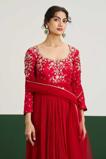Buy Issa Studio By Chetana & Swathi Red Silk, Chiffon Sweetheart Neck Katie Embroidered Anarkali With Dupatta Online at Aza Fashions Buy_Issa Studio By Chetana & Swathi_Red Silk, Chiffon Sweetheart Neck Katie Embroidered Anarkali With Dupatta _Online_at_Aza_Fashions