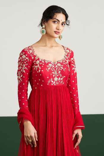 Shop Issa Studio By Chetana & Swathi Red Silk, Chiffon Sweetheart Neck Katie Embroidered Anarkali With Dupatta Online at Aza Fashions Shop_Issa Studio By Chetana & Swathi_Red Silk, Chiffon Sweetheart Neck Katie Embroidered Anarkali With Dupatta _Online_at_Aza_Fashions