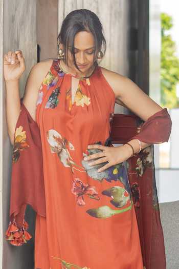 Shop Issa Studio By Chetana & Swathi Red Organza, Satin, Modal Halter Neck, Yes Sawy Floral Print Kurta Set Online at Aza Fashions Shop_Issa Studio By Chetana & Swathi_Red Organza, Satin, Modal Halter Neck, Yes Sawy Floral Print Kurta Set _Online_at_Aza_Fashions