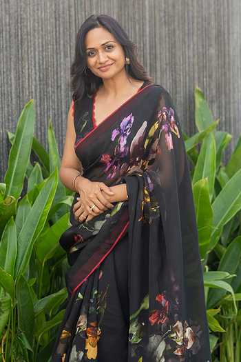Issa Studio By Chetana & Swathi Black Silk, Organza V-neck Cerea Floral Print Saree With Blouse Online at Aza Fashions Issa Studio By Chetana & Swathi_Black Silk, Organza V-neck Cerea Floral Print Saree With Blouse _Online_at_Aza_Fashions