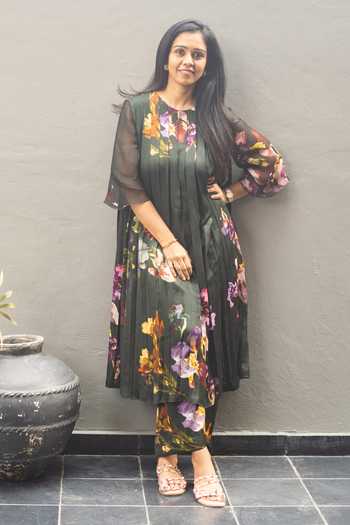 Issa Studio By Chetana & Swathi Lora Floral Print Pleated Kurta & Pant Set 
