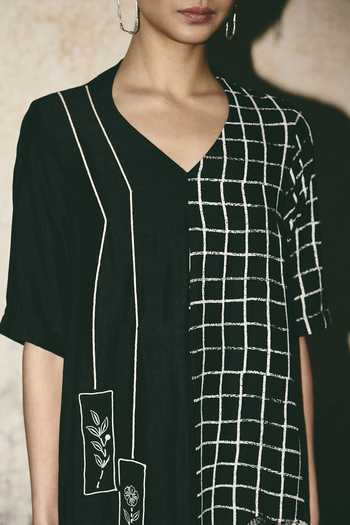 Atbw_Black Silk Satin V-neck Grid Bloom Print Kaftan _Online_at_Aza_Fashions