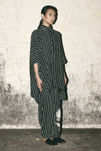 Buy_Atbw_Black Silk Satin Button-down Neck Stripe Print Long Shirt 