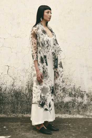 Shop Atbw White Silk Satin Floral Print Cape Shop_Atbw_White Silk Satin Floral Print Cape
