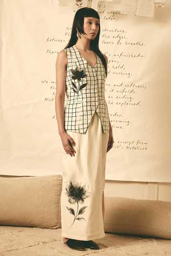 Atbw_White Silk Satin Bloom Pattern Pencil Skirt _at_Aza_Fashions