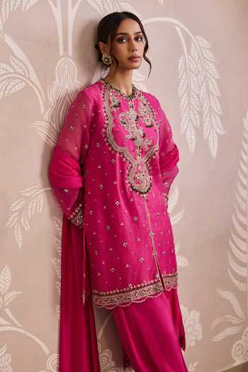 Ridhi Mehra_Fuchsia Organza, Silk Round Neck, Yes Embroidered Kurta Set _at_Aza_Fashions