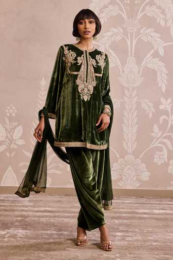 Ridhi Mehra Placement Embroidered Kurta Set 