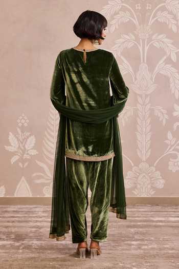 Ridhi Mehra Placement Embroidered Kurta Set 