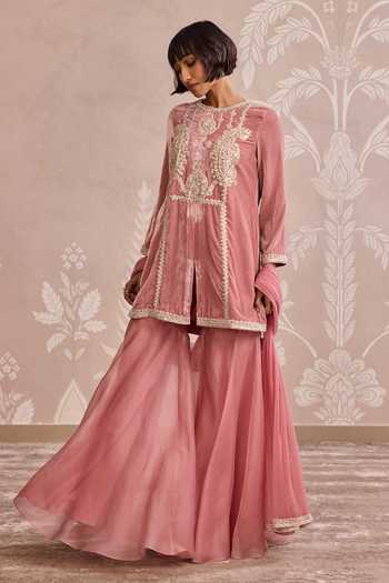 Shop Ridhi Mehra Pink Velvet, Organza, Net Round Neck, Yes Embroidered Kurta Set Online at Aza Fashions Shop_Ridhi Mehra_Pink Velvet, Organza, Net Round Neck, Yes Embroidered Kurta Set _Online_at_Aza_Fashions