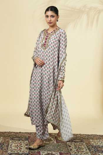 Buy_Arpita Mehta_Ivory Crepe, Silk, Georgette Round Neck, Yes Vintage Rose Butti Print Kurta Set _Online_at_Aza_Fashions
