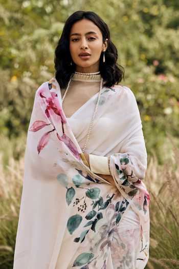 Studio 113_White Chiffon Julie Hand Painted Saree With Running Blouse _Online_at_Aza_Fashions