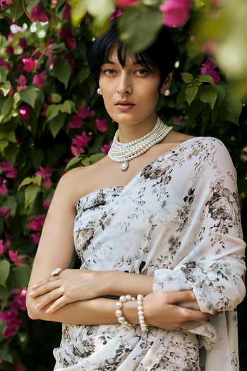 Studio 113 White Chiffon Tara Saree With Running Blouse Online at Aza Fashions Studio 113_White Chiffon Tara Saree With Running Blouse _Online_at_Aza_Fashions