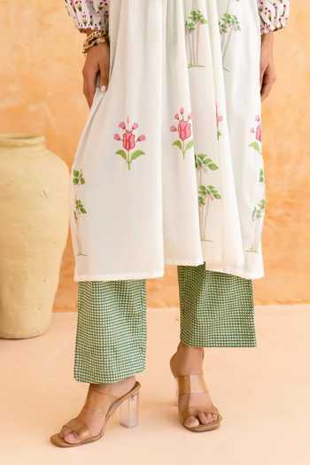 Myaara White Cotton V-neck, Yes Floral Print Kurta And Pant Set Online at Aza Fashions Myaara_White Cotton V-neck, Yes Floral Print Kurta And Pant Set _Online_at_Aza_Fashions