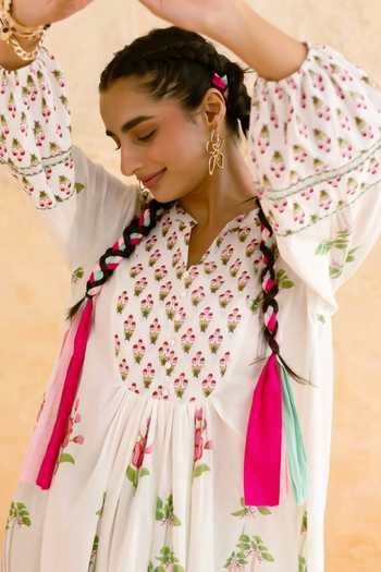 Buy Myaara White Cotton V-neck, Yes Floral Print Kurta And Pant Set Online at Aza Fashions Buy_Myaara_White Cotton V-neck, Yes Floral Print Kurta And Pant Set _Online_at_Aza_Fashions
