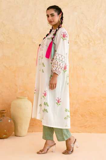 Shop Myaara White Cotton V-neck, Yes Floral Print Kurta And Pant Set Online at Aza Fashions Shop_Myaara_White Cotton V-neck, Yes Floral Print Kurta And Pant Set _Online_at_Aza_Fashions