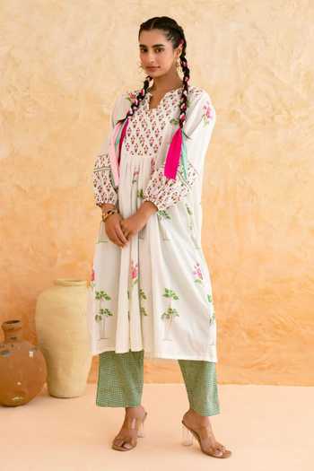 Myaara White Cotton V-neck, Yes Floral Print Kurta And Pant Set at Aza Fashions Myaara_White Cotton V-neck, Yes Floral Print Kurta And Pant Set _at_Aza_Fashions