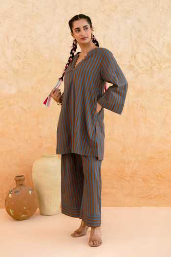 Buy Myaara Green Cotton Split V-neck, Yes Linear Print Kurta And Pant Set Online at Aza Fashions Buy_Myaara_Green Cotton Split V-neck, Yes Linear Print Kurta And Pant Set _Online_at_Aza_Fashions