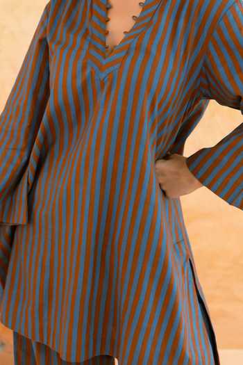 Buy Myaara Green Cotton Split V-neck, Yes Linear Print Kurta And Pant Set Buy_Myaara_Green Cotton Split V-neck, Yes Linear Print Kurta And Pant Set