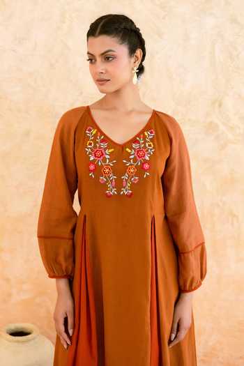 Buy_Myaara_Rust Cotton V-neck, Yes Embroidered Yoke Kurta And Pant Set 
