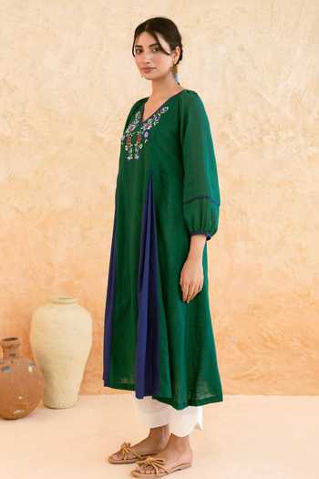 Myaara_Emerald Green Cotton V-neck Color Block Kurta And Pant Set _Online_at_Aza_Fashions