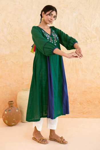 Buy_Myaara_Emerald Green Cotton V-neck Color Block Kurta And Pant Set _Online_at_Aza_Fashions